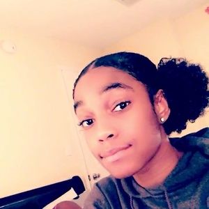 Meet your Posher, Amyia